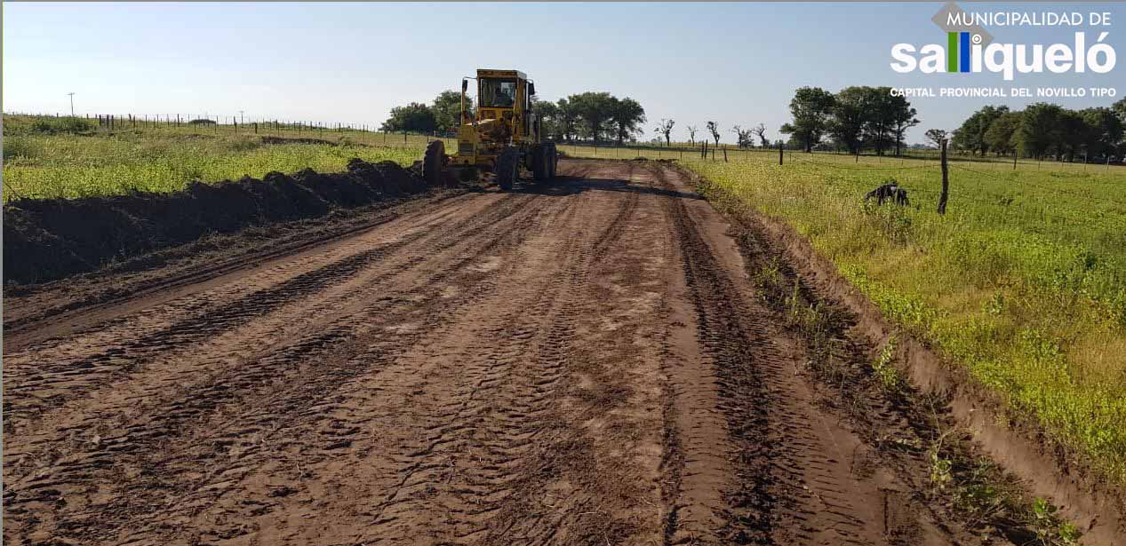 Salliqueló: reparan los caminos rurales del distrito