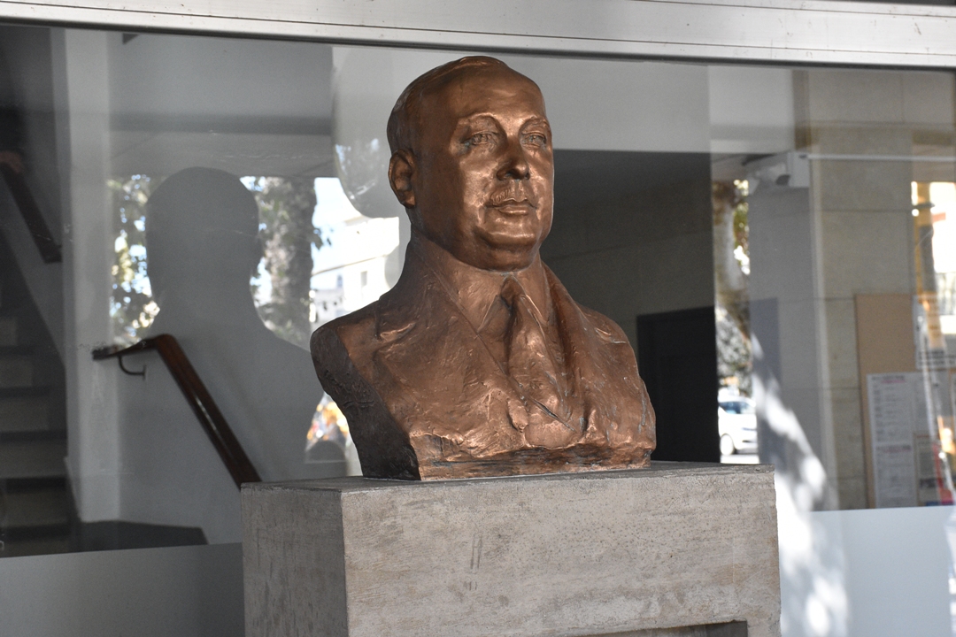 Descubrieron un busto en homenaje a García Salinas