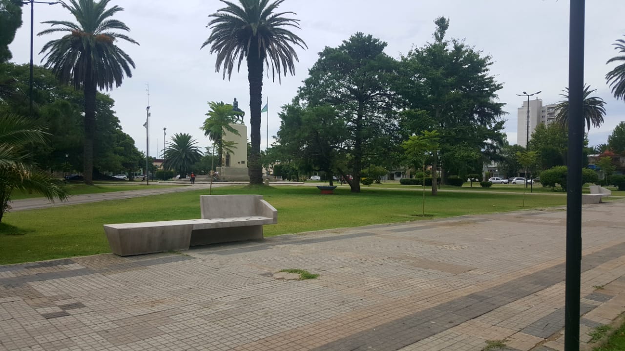 Cambian bancos y hacen distintos trabajos en la Plaza San Martín