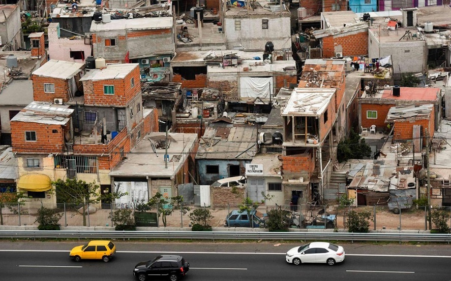 Duro informe de la UCA: 16 millones de pobres en todo el país