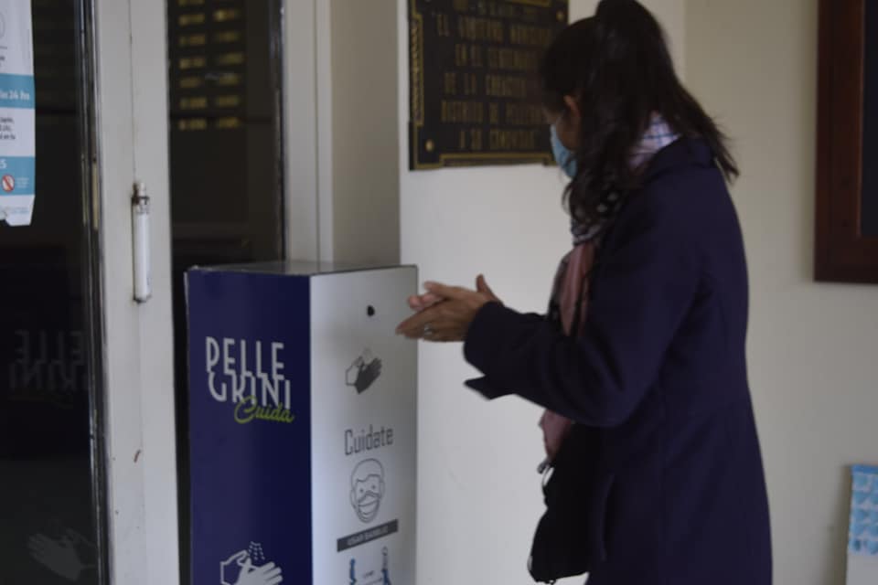 Pellegrini: colocan estaciones para higiene de manos