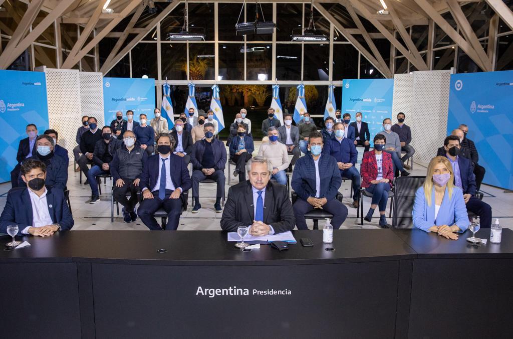 Kicillof se reúne con los intendentes antes de anunciar al aumento a los policías