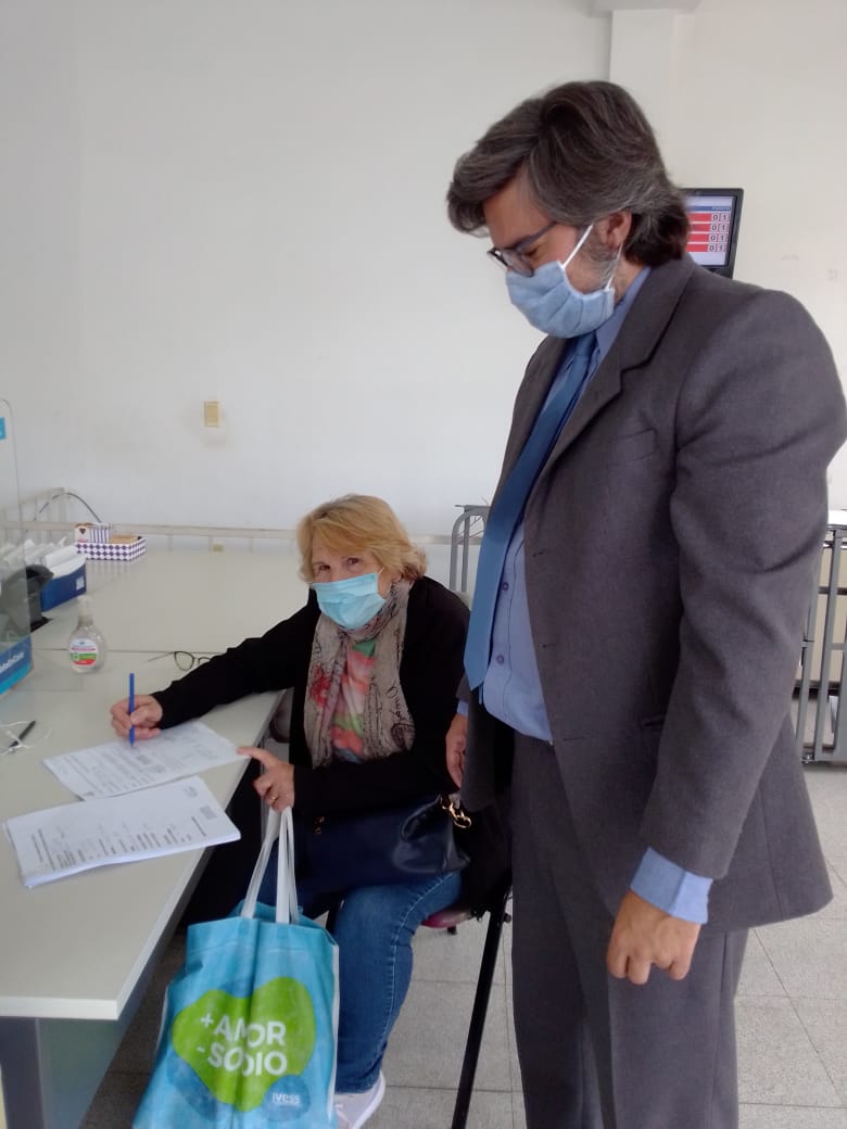 PAMI entregó ayuda económica a centros de jubilados del distrito | OesteBA