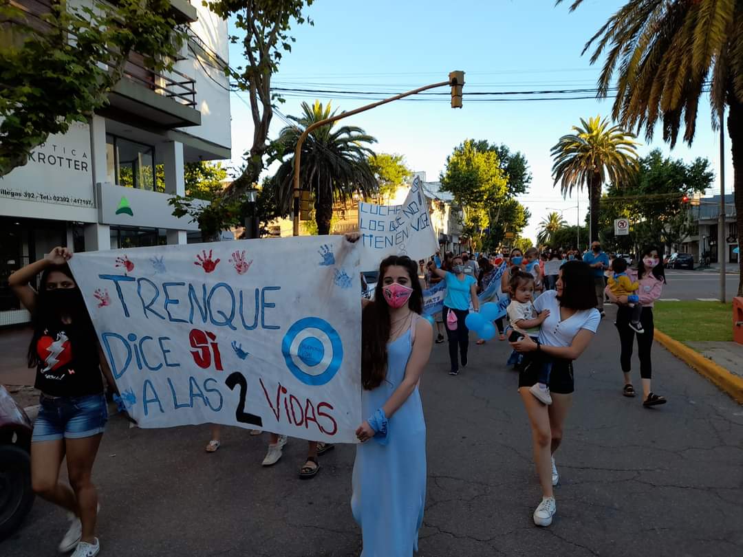 Aborto: vecinos de Trenque Lauquen se movilizaron “por las dos vidas”