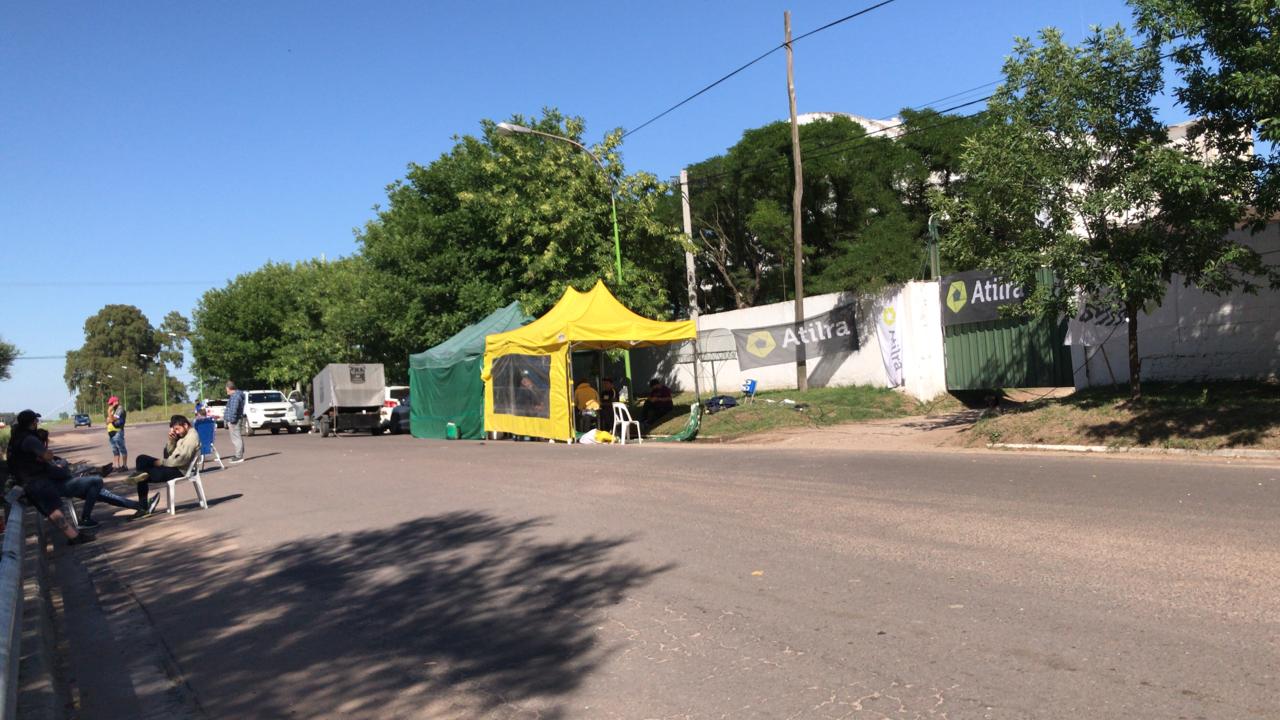 No hay acuerdo y sigue la medida de fuerza en la empresa Quesos Trelau