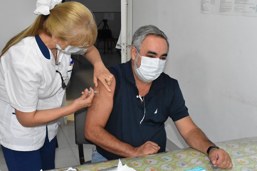 Fernández y la vacuna “¿qué dirán los militantes antivacunas de su espacio político?”, se preguntan en el FdT