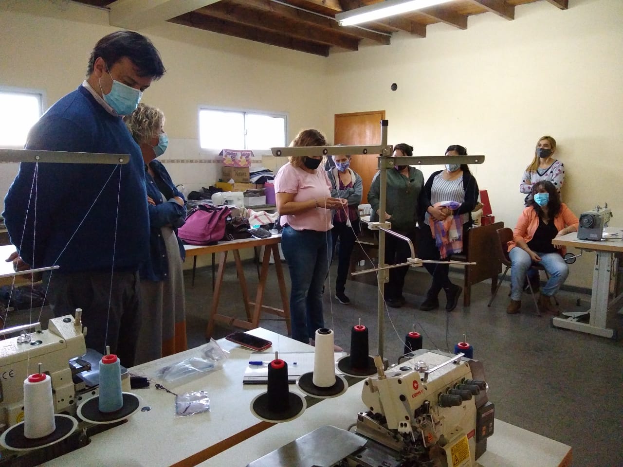 Beruti: el intendente interino entregó máquinas industriales a la cooperativa textil