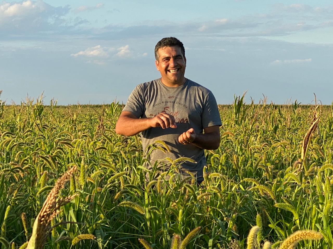 Troya, el candidato que hace agroecología y quiere que se hable de alimentación saludable