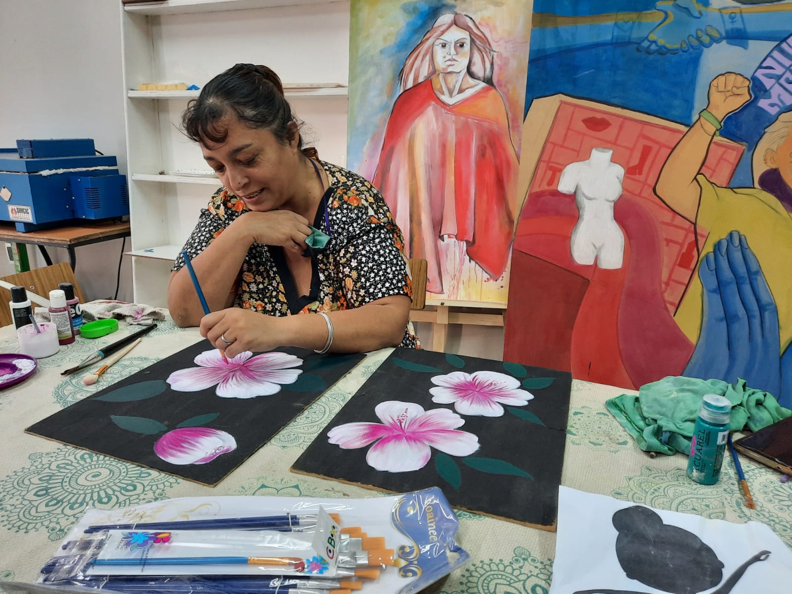 María Galiano con el arte en las venas: fue policía, es concejal y pinta cuadros
