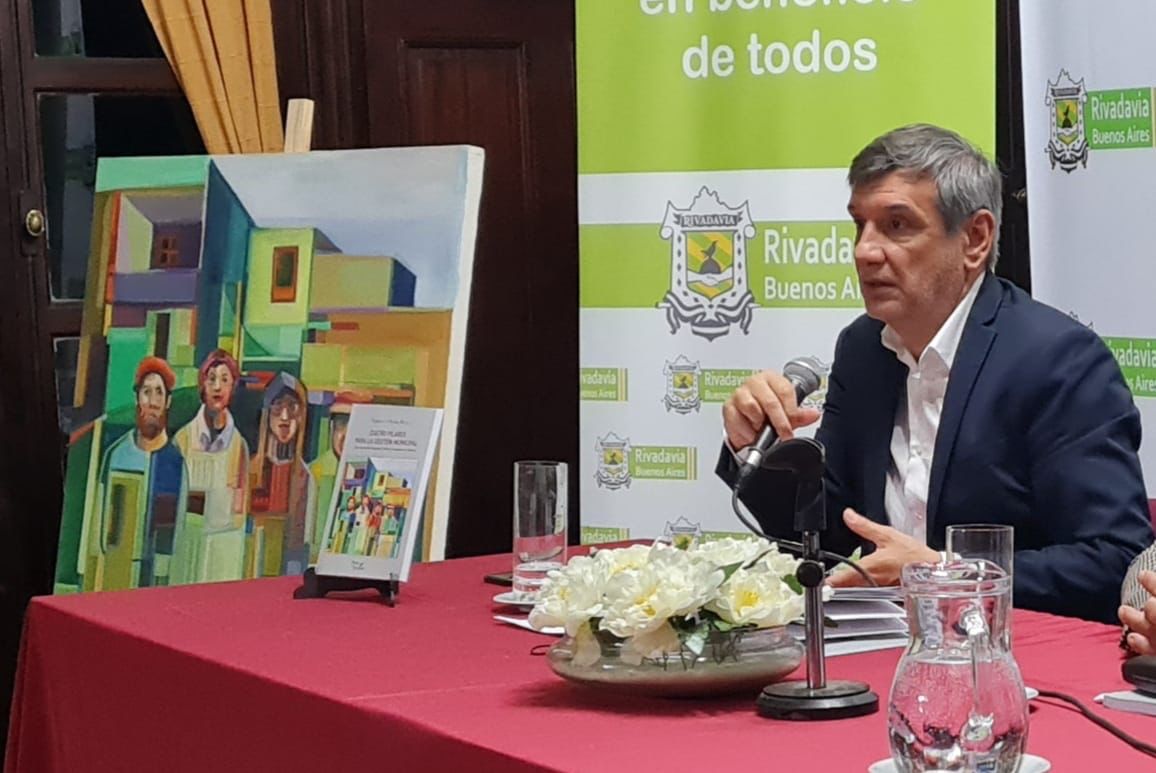 Sergio Buil presentó el libro «Cuatro pilares para la gestión municipal»
