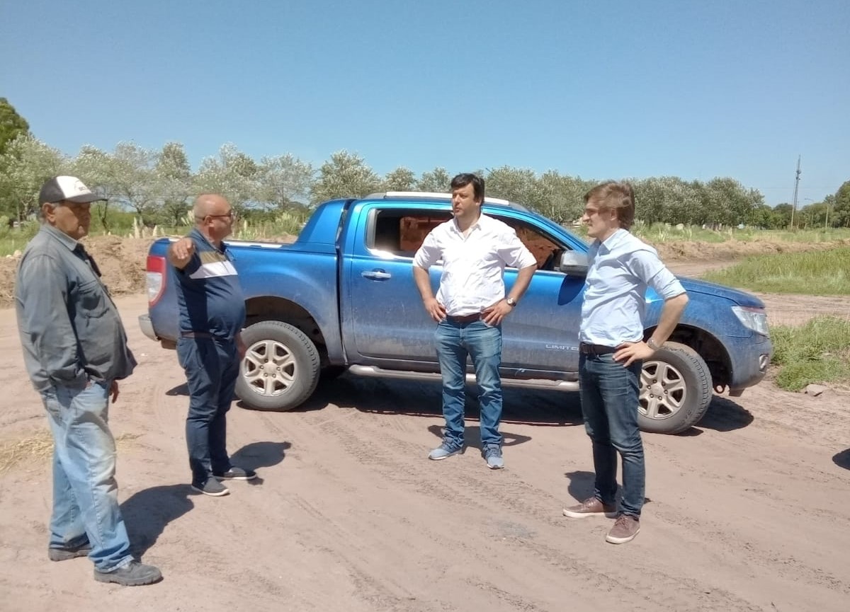 Beruti: recorrida de Vidal por la obra del canal de desagües pluviales, y reuniones con vecinos