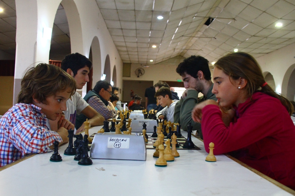 Se juega el segundo torneo de ajedrez en la sede de Barrio Alegre
