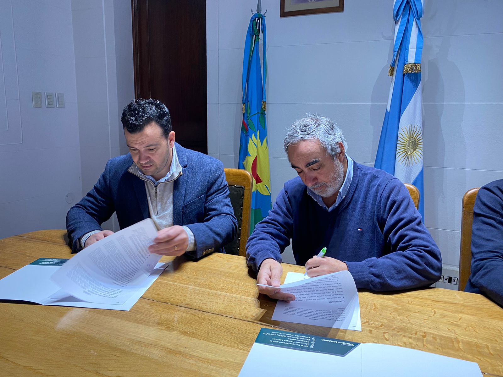 Fernández y Nobre Ferreyra firmaron convenio para la prestación de servicios en Garré