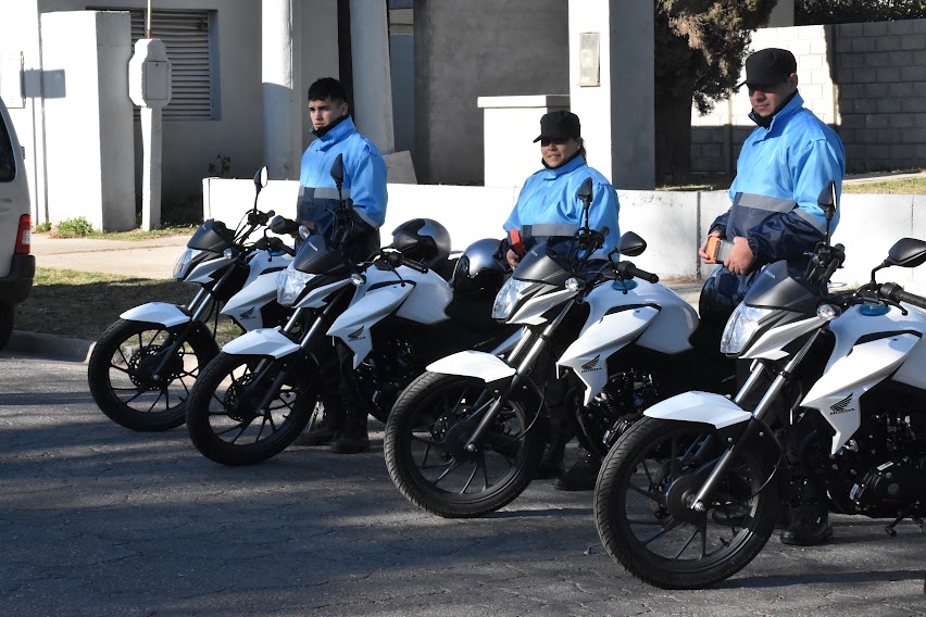 El Municipio entregó motos y equipamiento para los agentes de tránsito