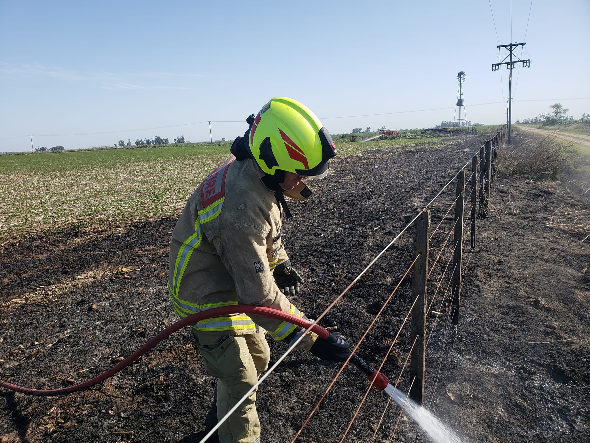 Bomberos acudieron ante un incendio de rastrojos en la zona rural