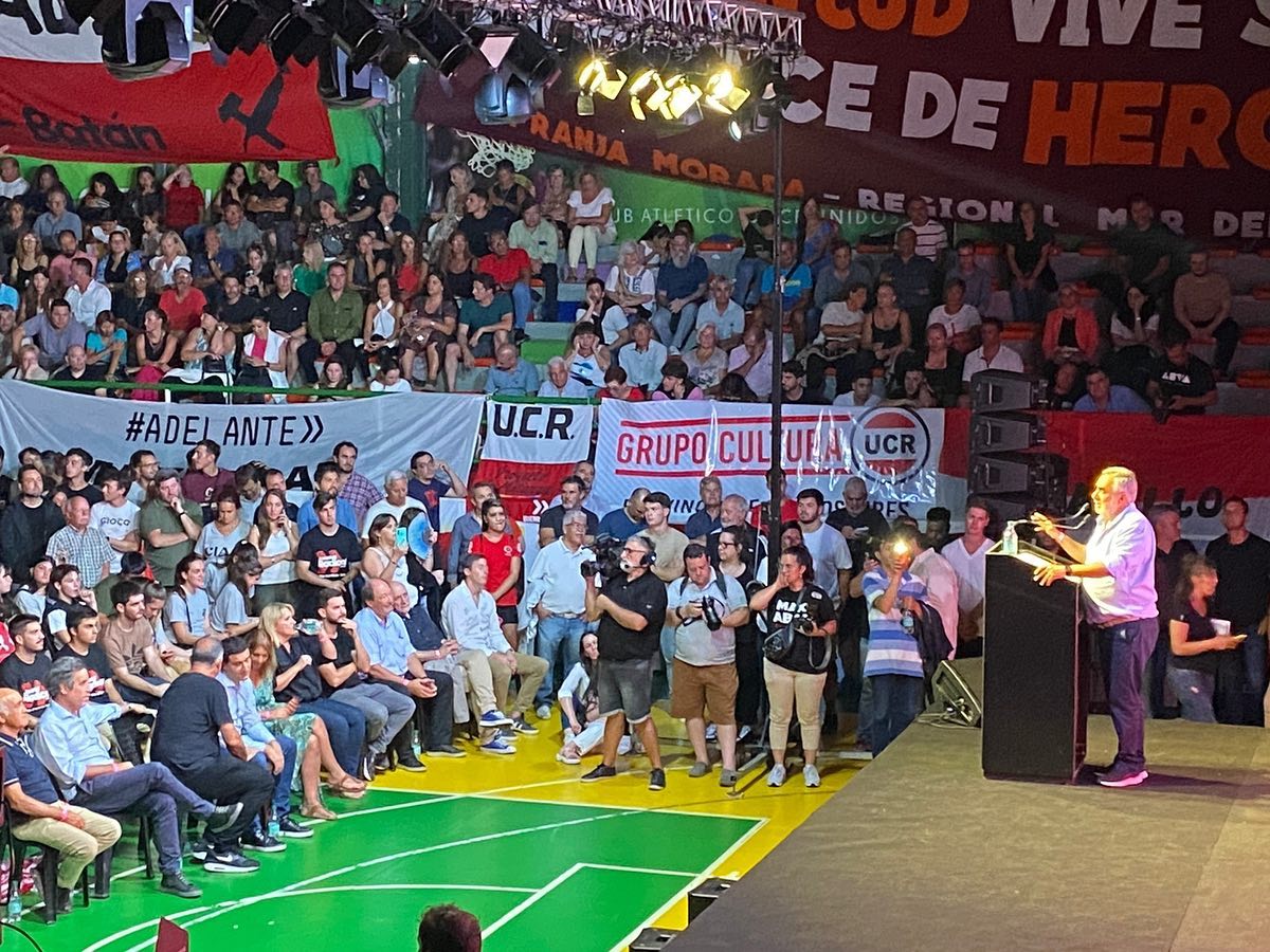 Con Miguel Fernández como orador en el acto central, la UCR presentó a Abad como candidato a la Provincia