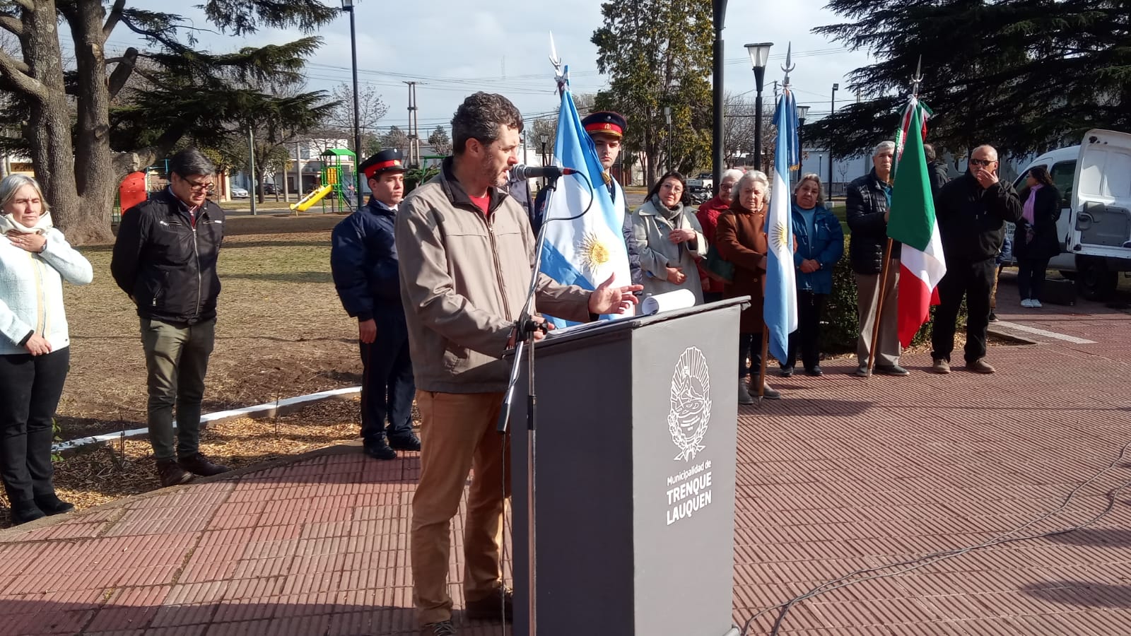 Se realizó el acto oficial por el día de la Bandera en Trenque Lauquen