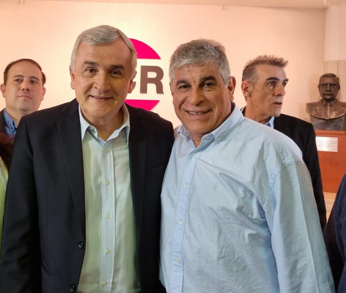 Gerardo Morales posó junto a «75 candidatos a intendente de la Provincia» y entre ellos está Claudio Figal