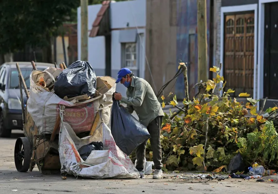 Una familia tipo necesitó $232.427 para superar la pobreza