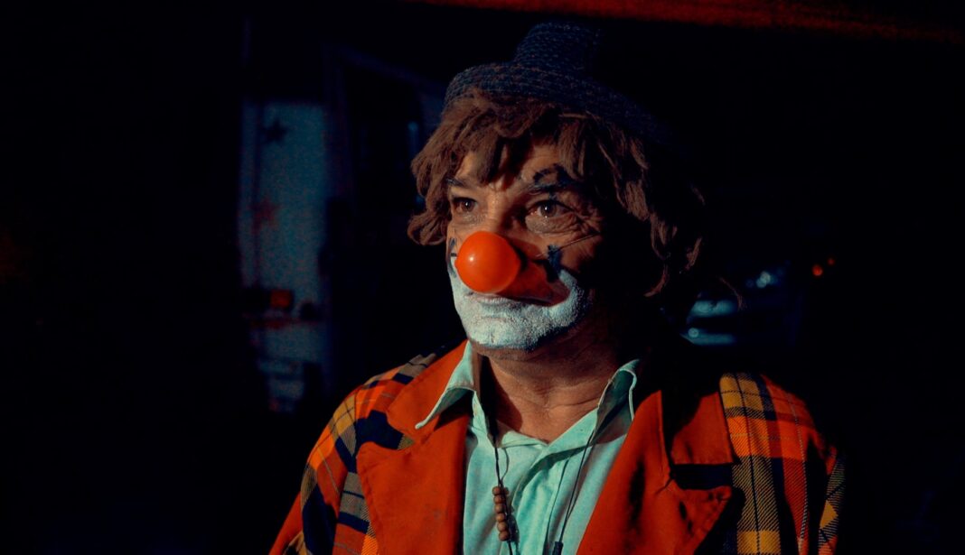 Papelito, el payaso que sueña circo y que anda por los pueblos detrás de una sonrisa