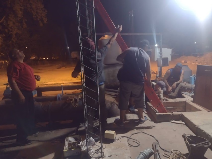 Quedaron reparadas las dos bombas de agua de la cisterna después de dos noches de intenso trabajo