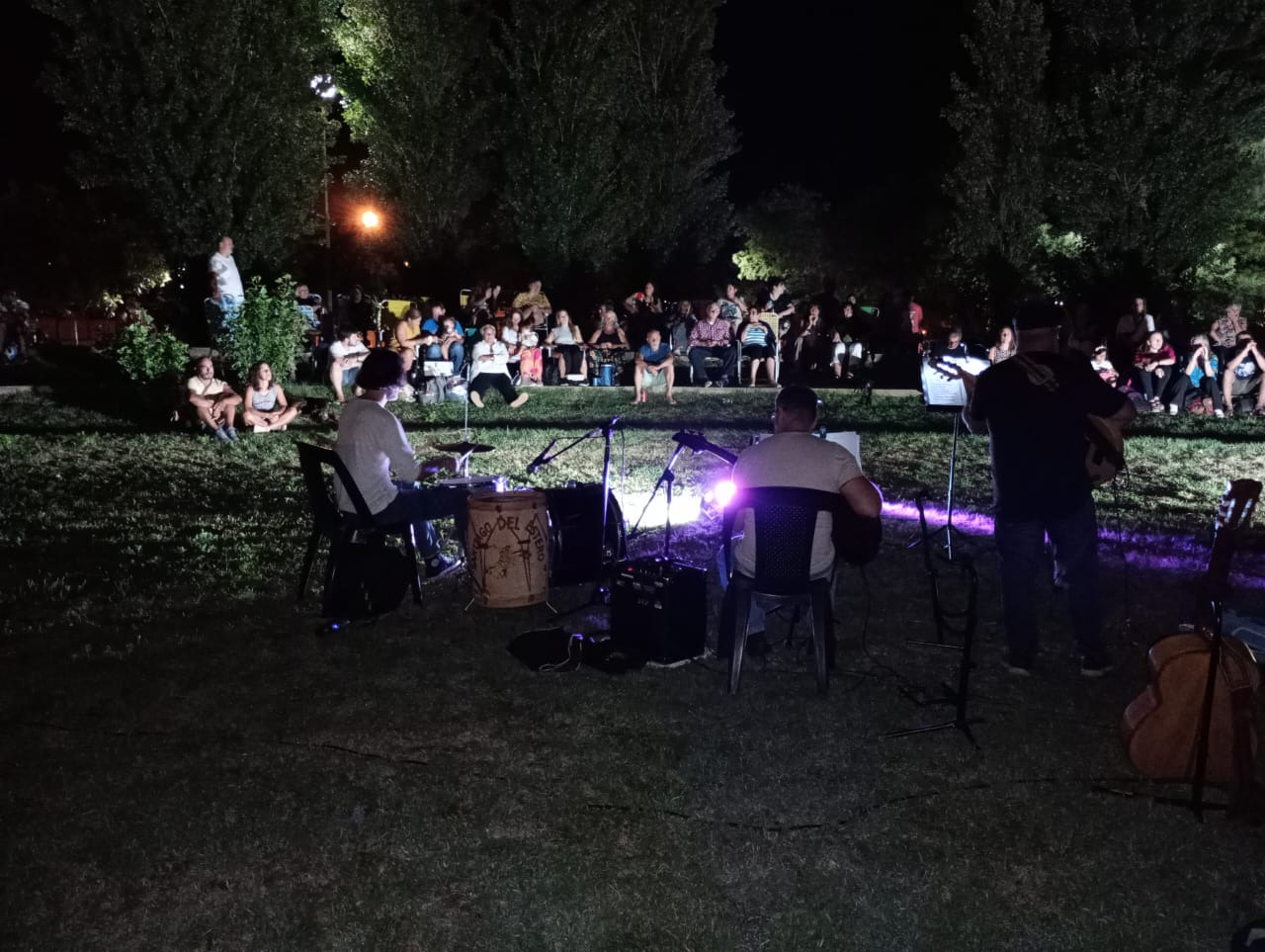 La música de Da Capo alumbró la noche en la plaza Bicentenario