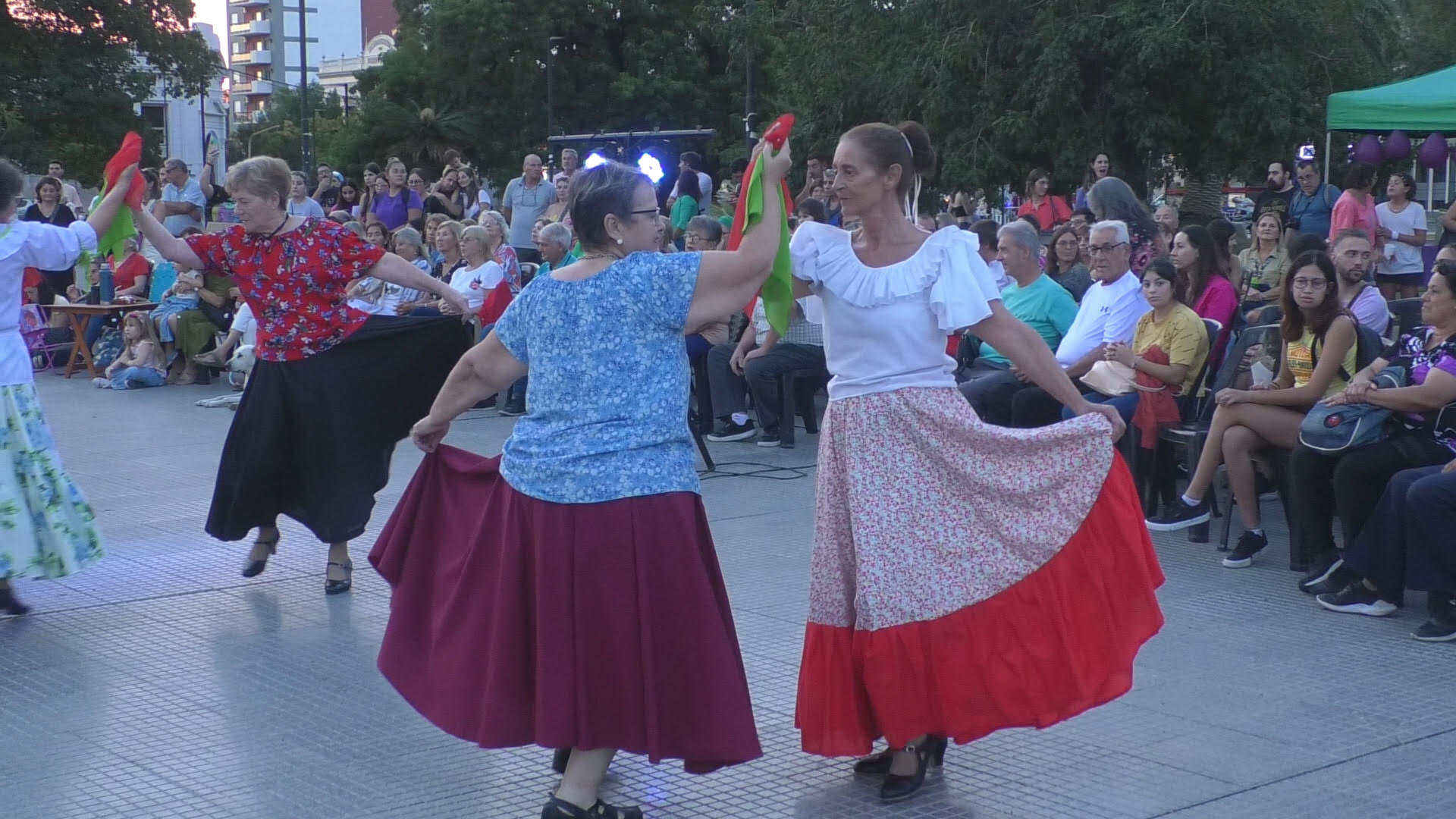 Música y danza se unieron en el cálido encuentro para homenajear a las mujeres