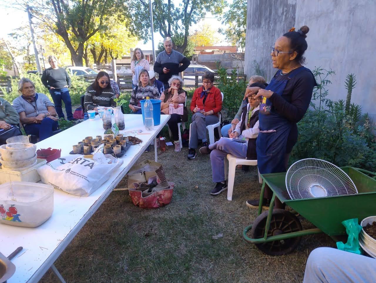 Comenzó a dictarse el curso de huerta familiar en el CIC Barrio Esperanza