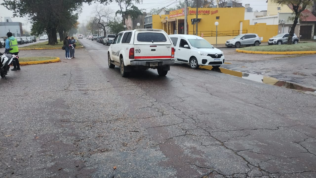 Un accidente en la zona céntrica, en la mañana bajo la lluvia