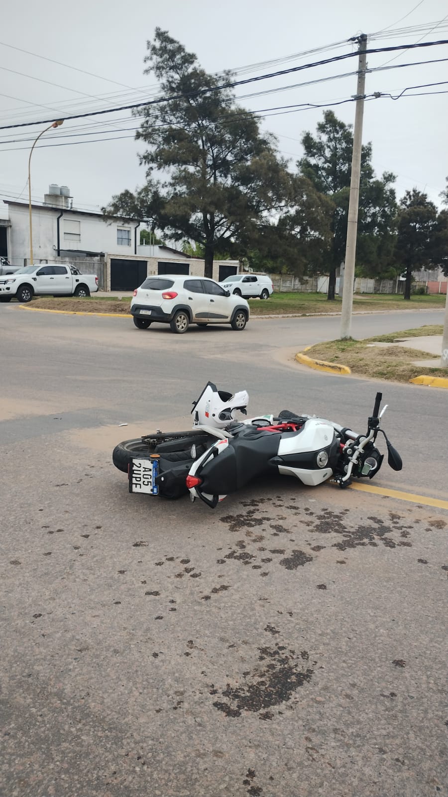 Chocaron un auto y una moto en Belgrano y Maldonado: sin lesionados