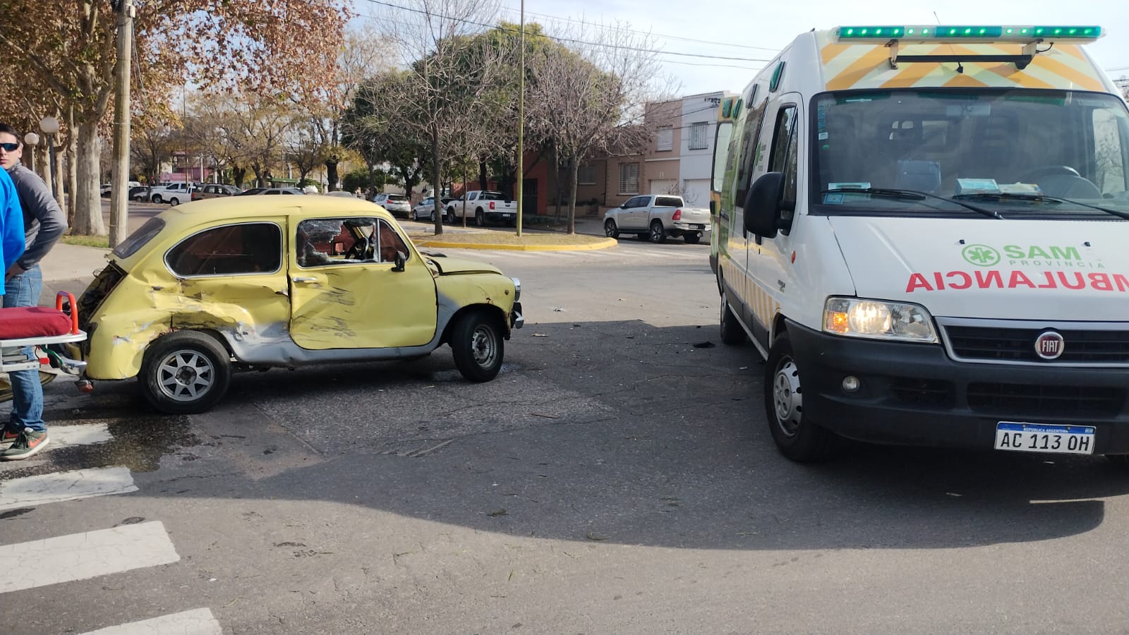 Fuerte accidente en Pereyra Rosas y San Martín: un vecino sufrió una fractura en un brazo