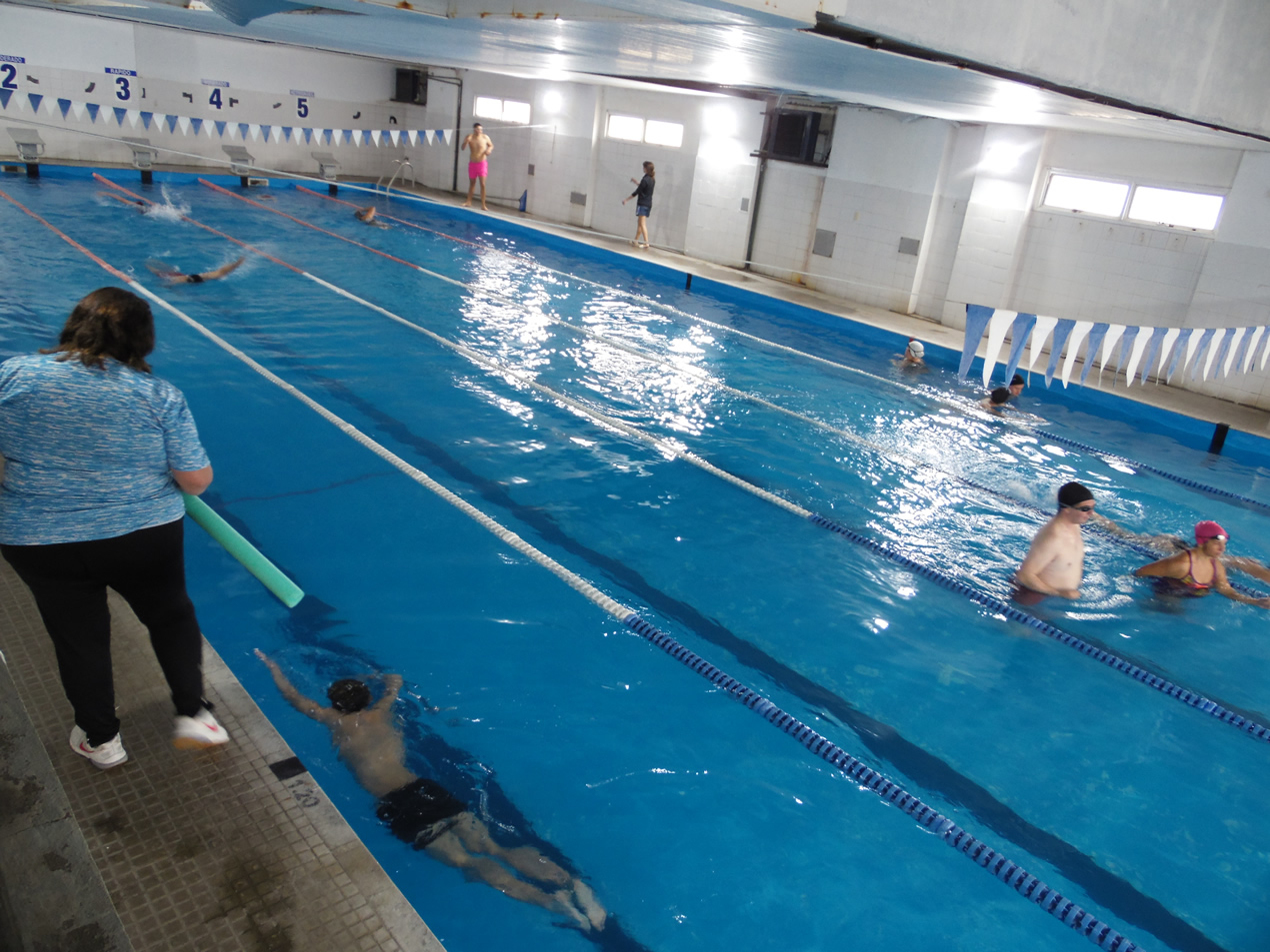 Clínica de natación para personas con discapacidad