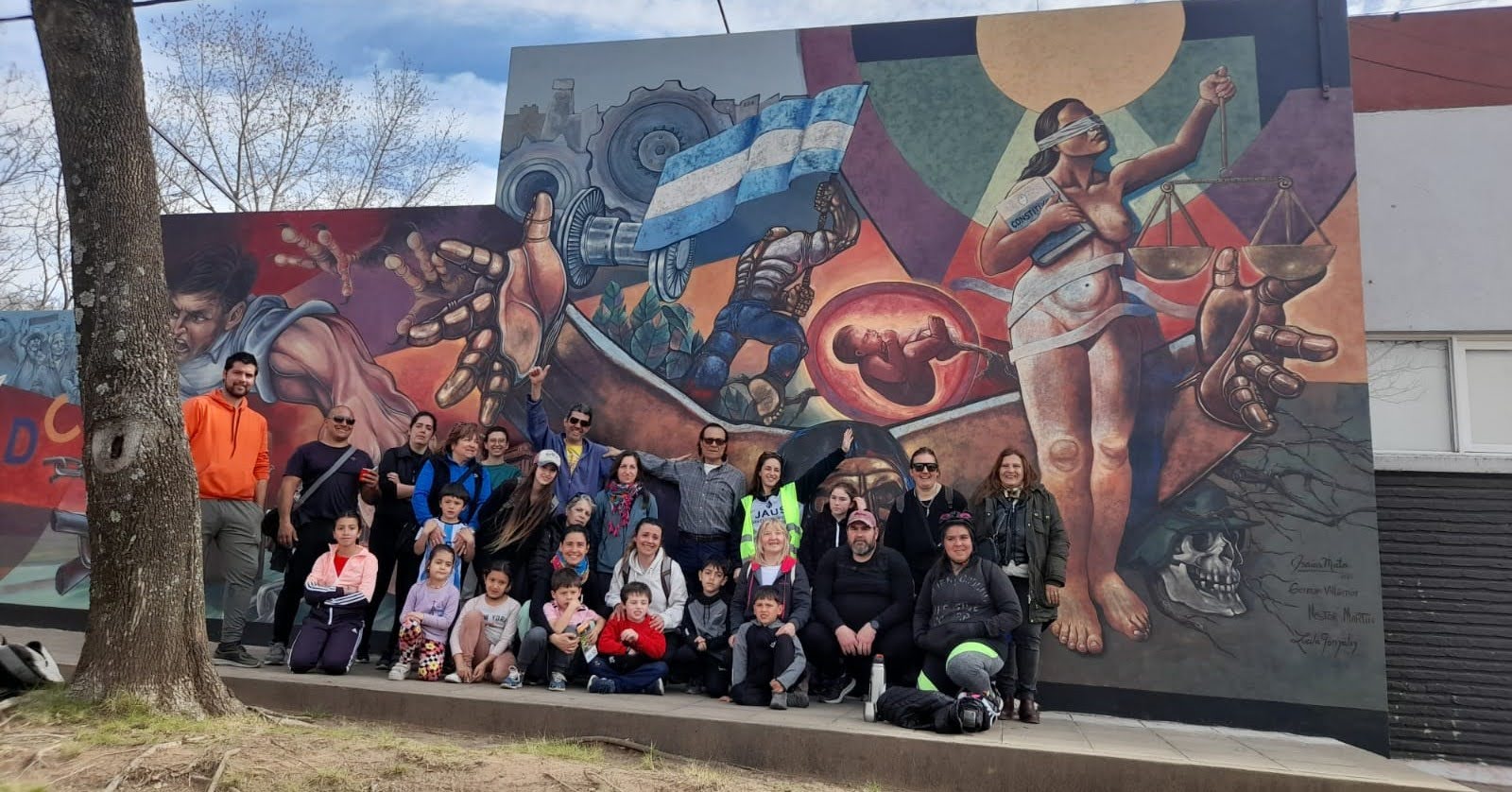 Interesante recorrido por el primer circuito murales con la participación del Intendente y de numerosas familias de la ciudad