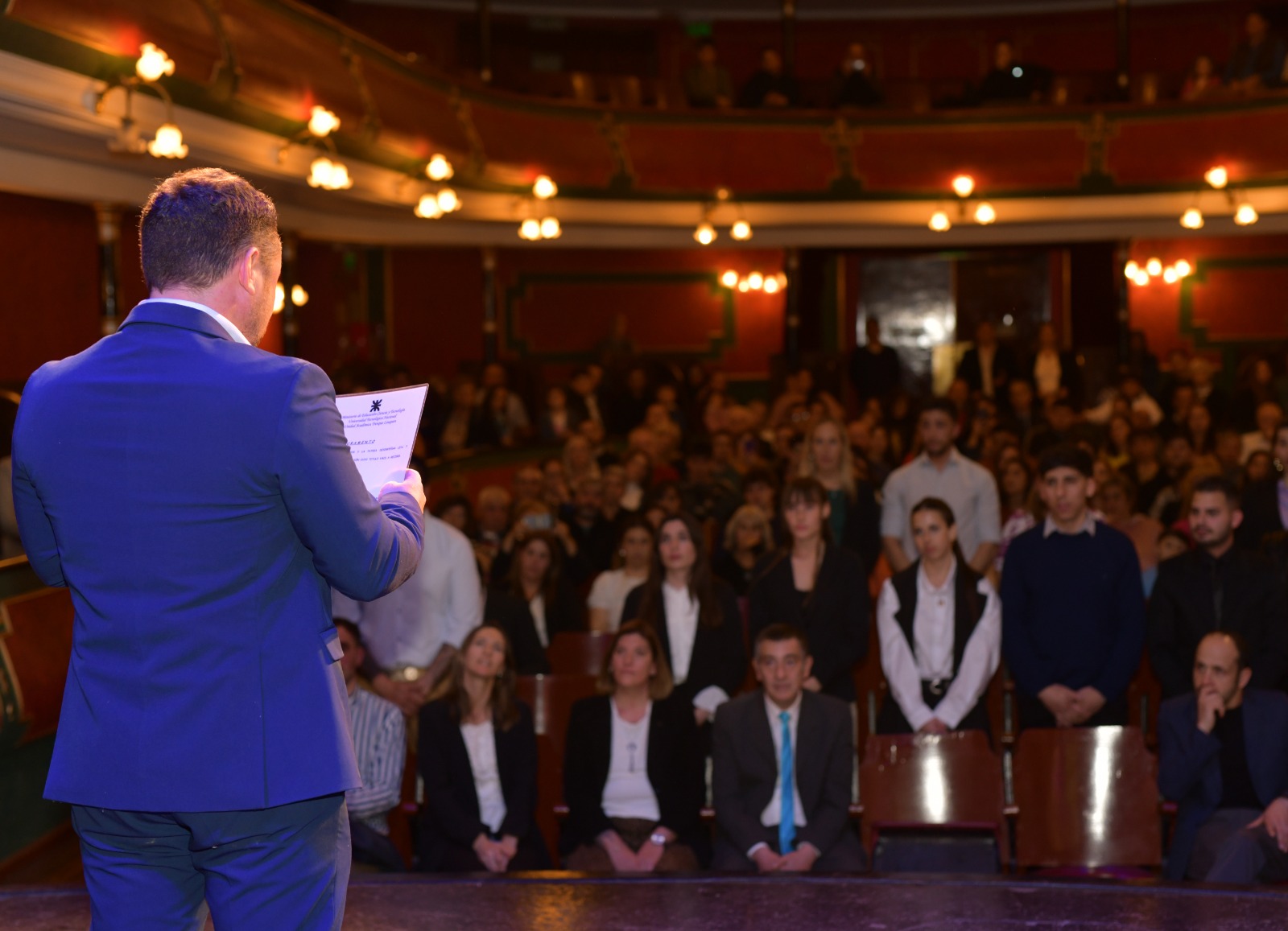 La UTN sumó 32 nuevos profesionales a la región tras el acto de colación que se realizó anoche en el Teatro Español