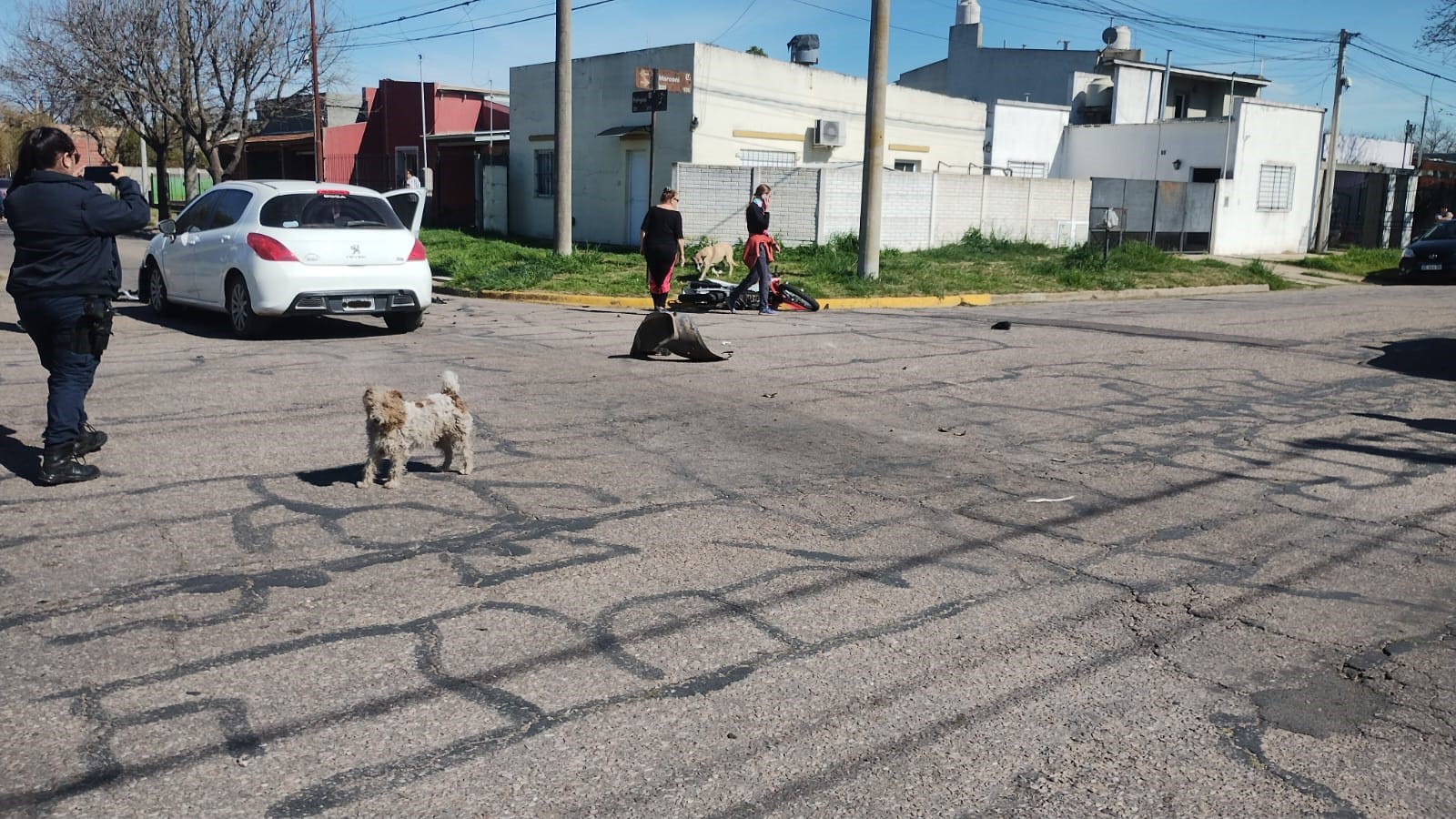 Accidente en Pellegrini y Marconi con un joven motociclista lesionado