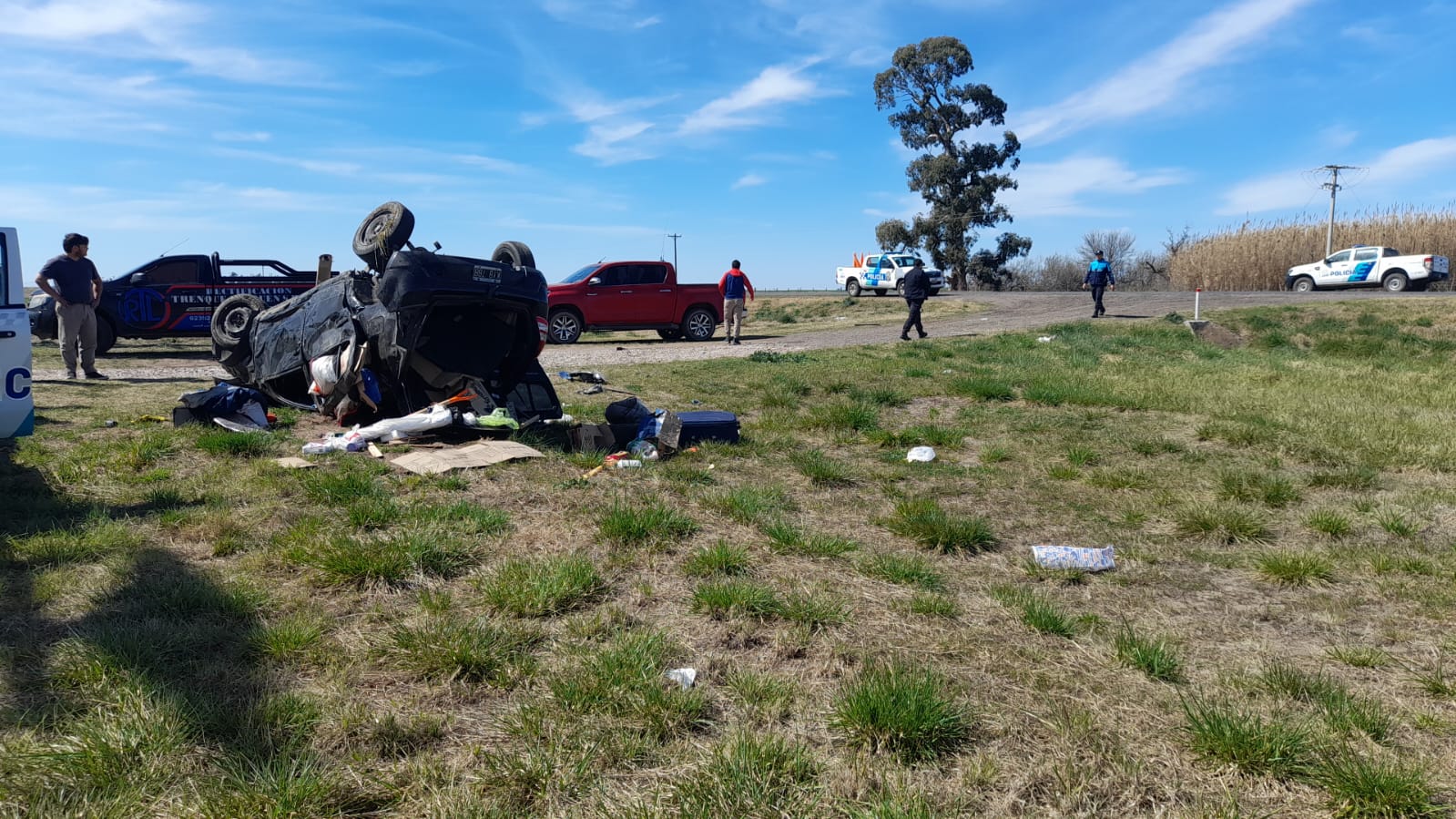 Despiste y vuelco de un auto en la ruta 5