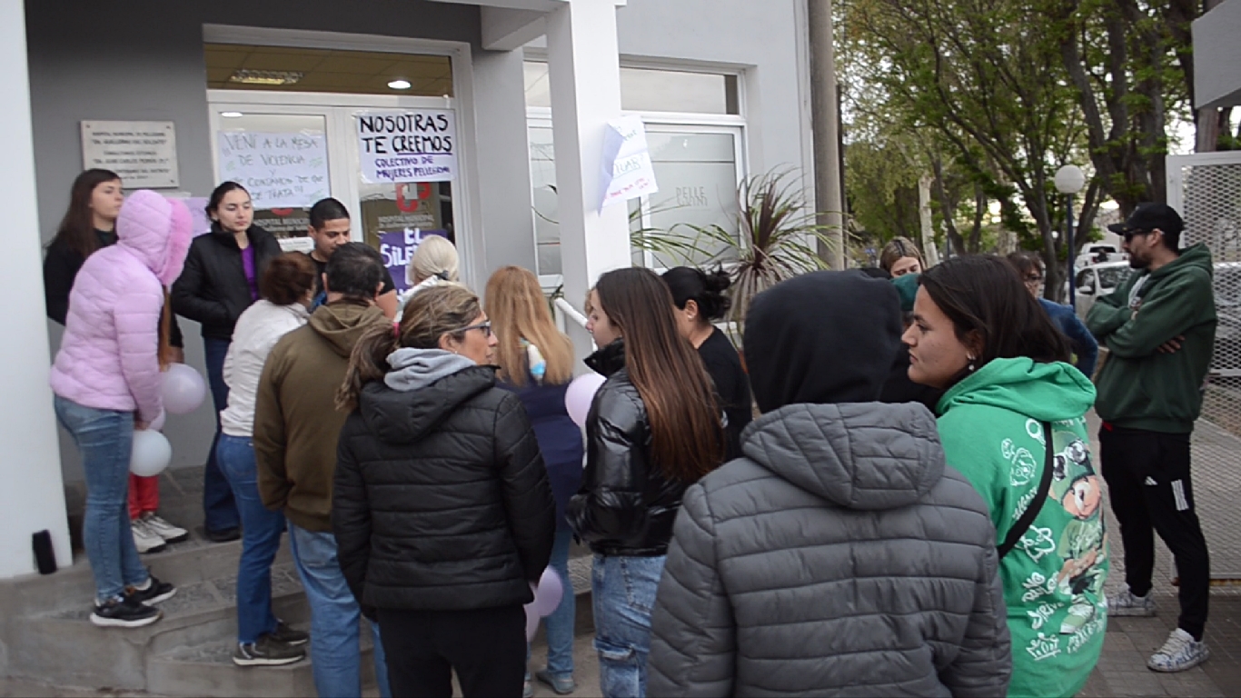 Una marcha para manifestarse por una denuncia por violencia sexual en el Hospital de Pellegrini