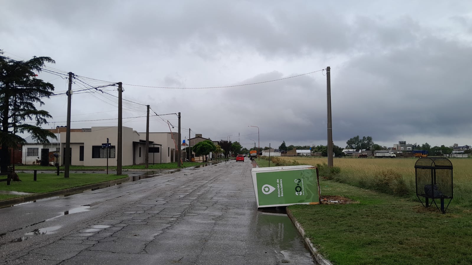 Fuerte temporal de agua y viento en 30 de Agosto provocó daños